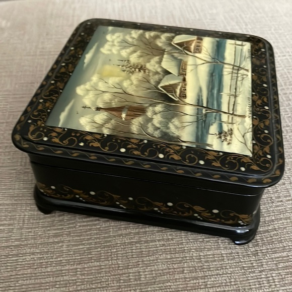 Rare Vtg USSR Russian FEDOSKINO Hand Painted Lacquer Wooden Box Signed by Artist - Picture 3 of 9